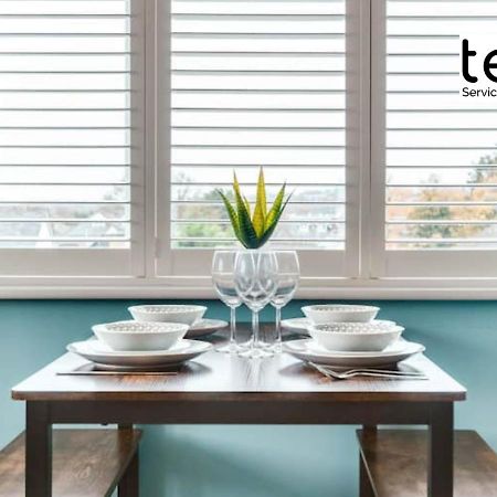 Stylish 1 Bed Apt , Central , Pkg, Perfect For Long Stays Egham Bagian luar foto