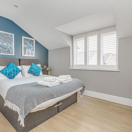 Stylish 1 Bed Apt , Central , Pkg, Perfect For Long Stays Egham Bagian luar foto