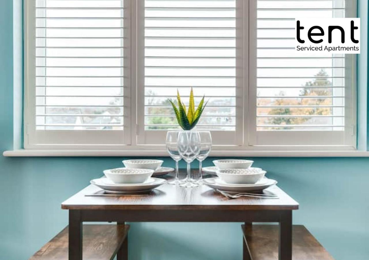 Stylish 1 Bed Apt , Central , Pkg, Perfect For Long Stays Egham Bagian luar foto