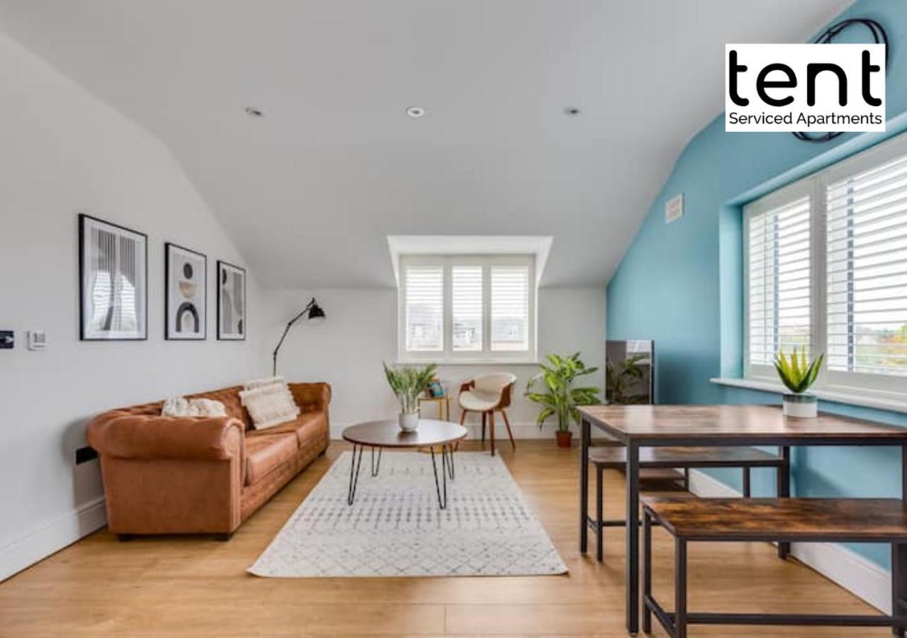 Stylish 1 Bed Apt , Central , Pkg, Perfect For Long Stays Egham Bagian luar foto