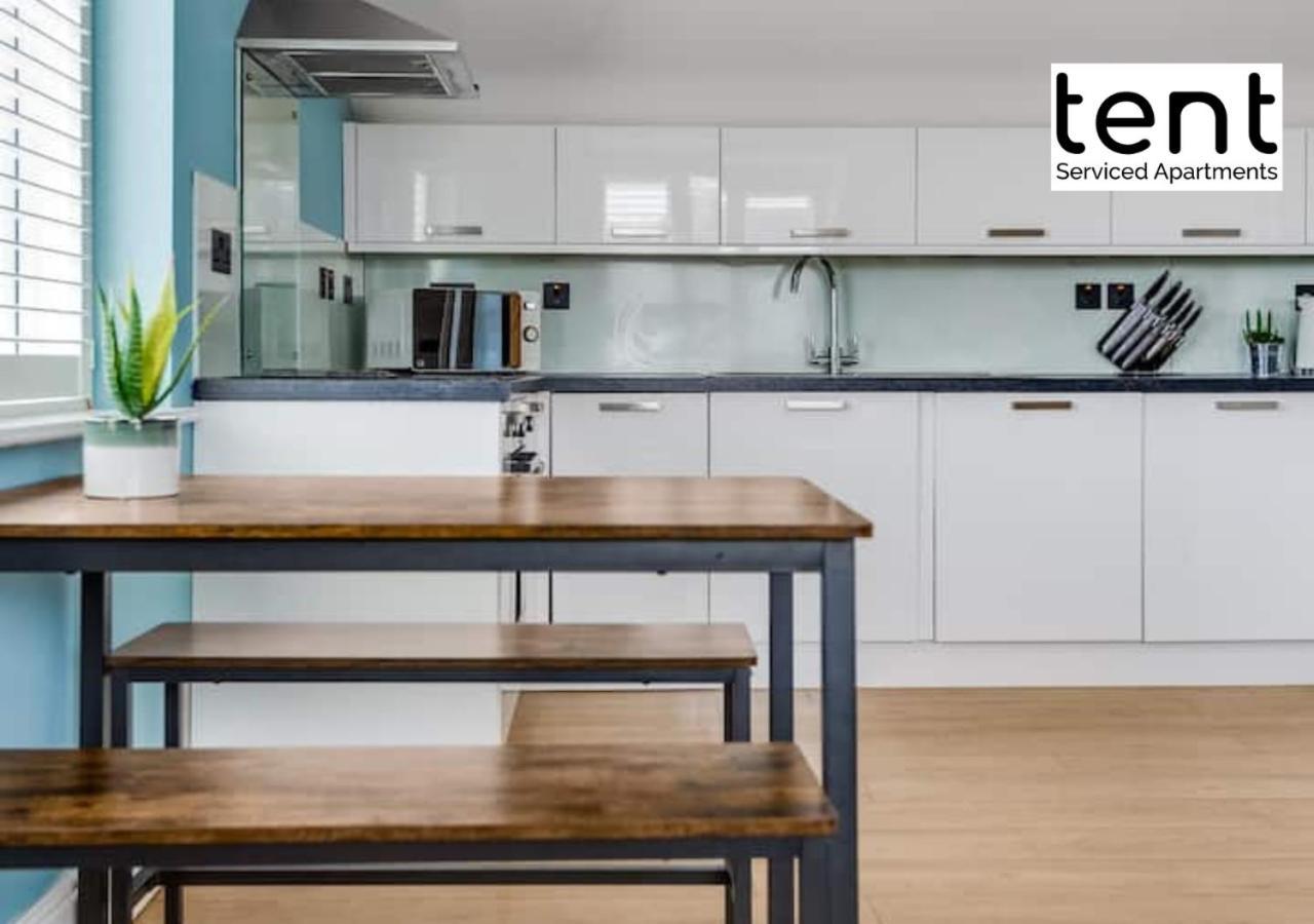 Stylish 1 Bed Apt , Central , Pkg, Perfect For Long Stays Egham Bagian luar foto