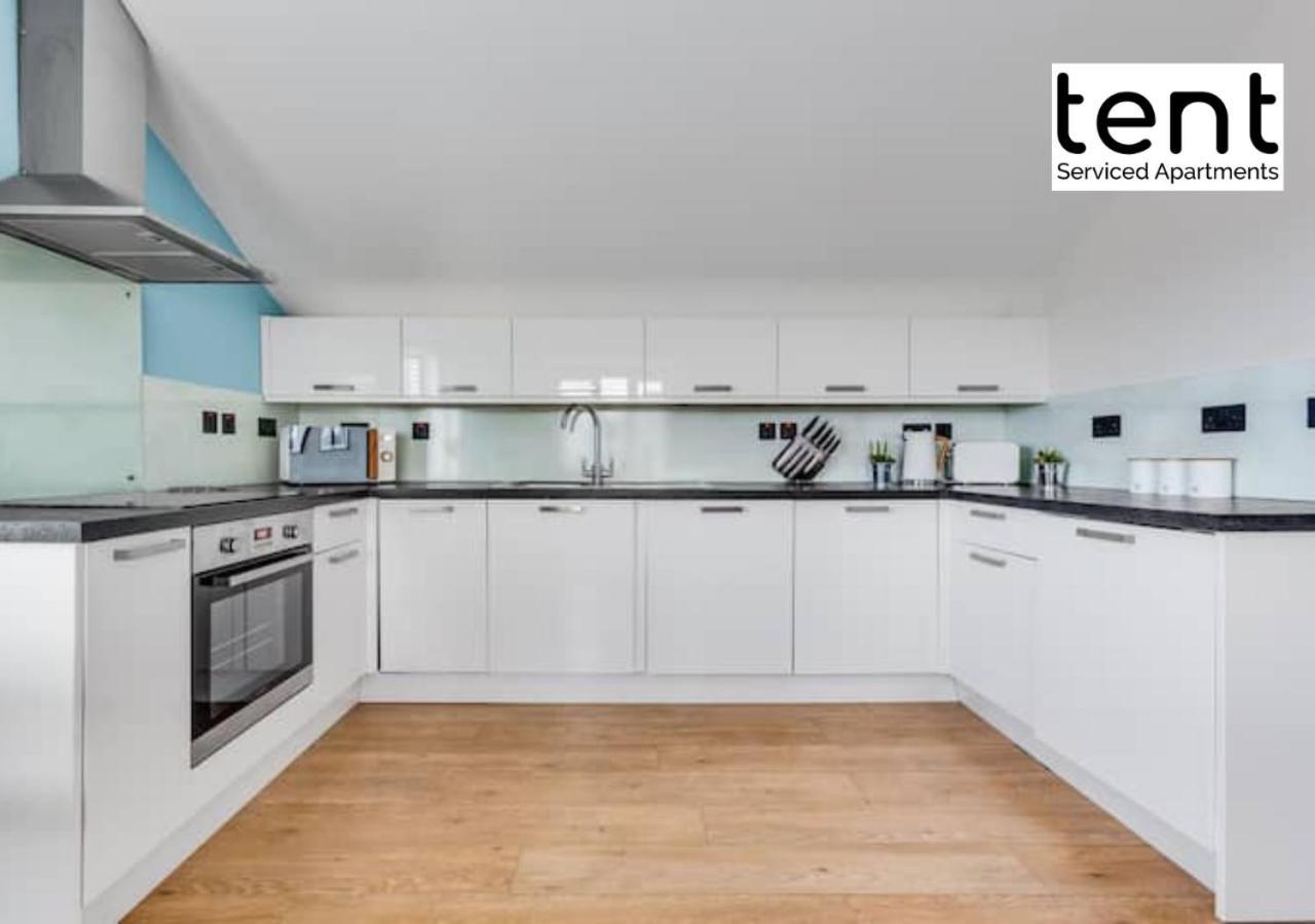 Stylish 1 Bed Apt , Central , Pkg, Perfect For Long Stays Egham Bagian luar foto